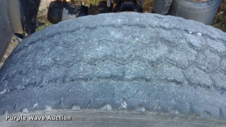 image for item DA4410 2004 Freightliner Century semi truck