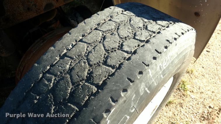 image for item DA4410 2004 Freightliner Century semi truck