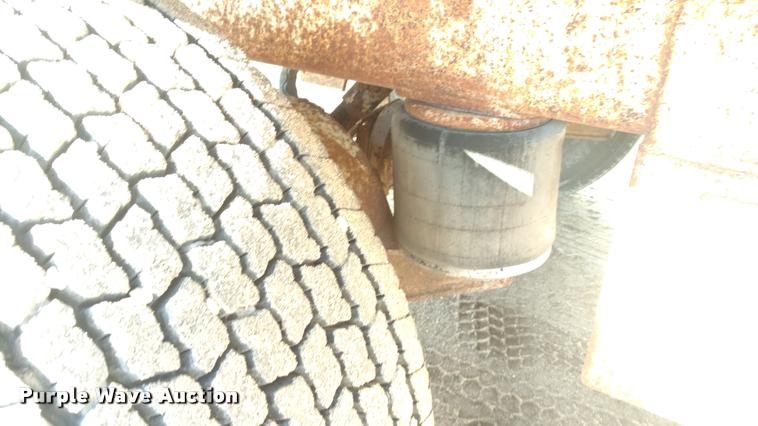 image for item DA4412 1995 Ledwell feed delivery trailer