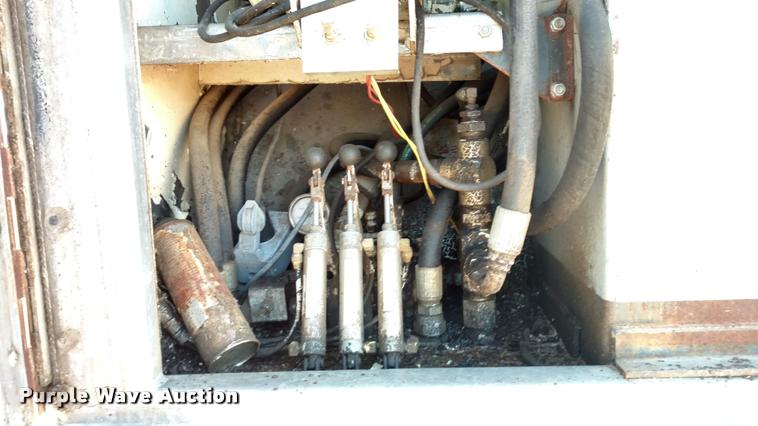 image for item DA4412 1995 Ledwell feed delivery trailer