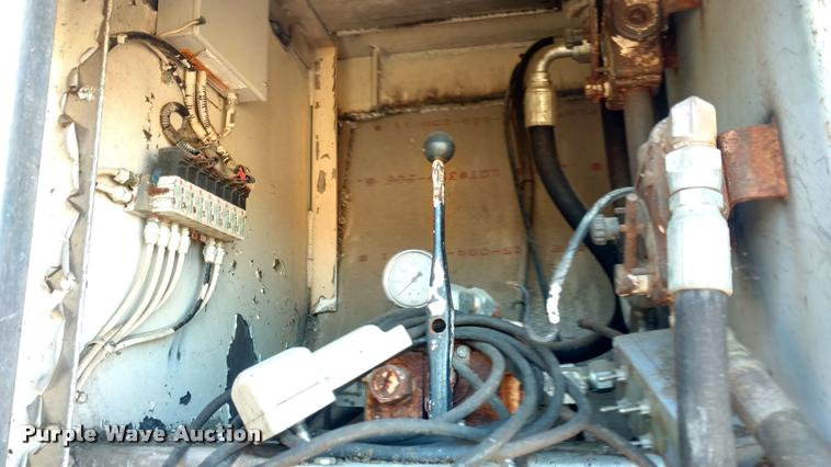 image for item DA4412 1995 Ledwell feed delivery trailer