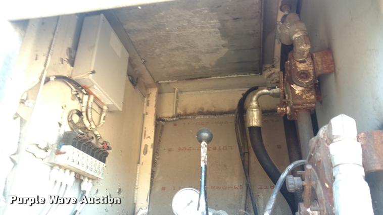 image for item DA4412 1995 Ledwell feed delivery trailer