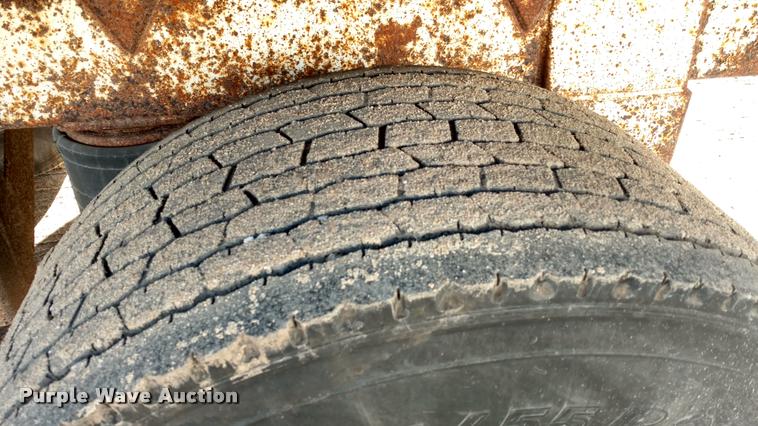 image for item DA4412 1995 Ledwell feed delivery trailer