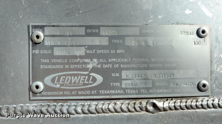 image for item DA4412 1995 Ledwell feed delivery trailer