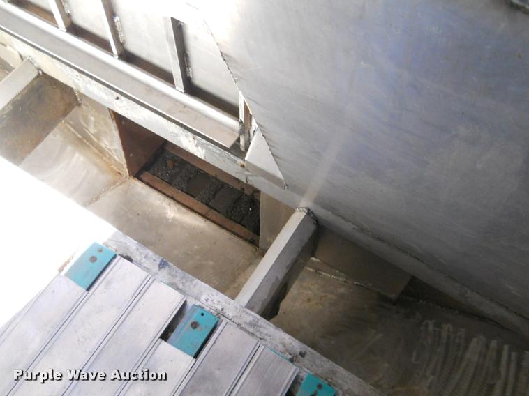 image for item DA4412 1995 Ledwell feed delivery trailer