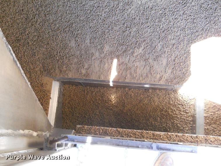 image for item DA4412 1995 Ledwell feed delivery trailer