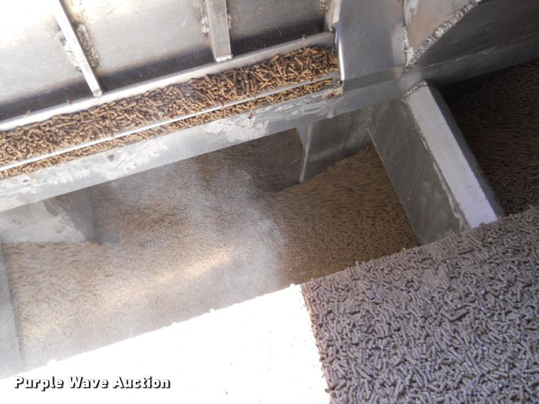 image for item DA4412 1995 Ledwell feed delivery trailer