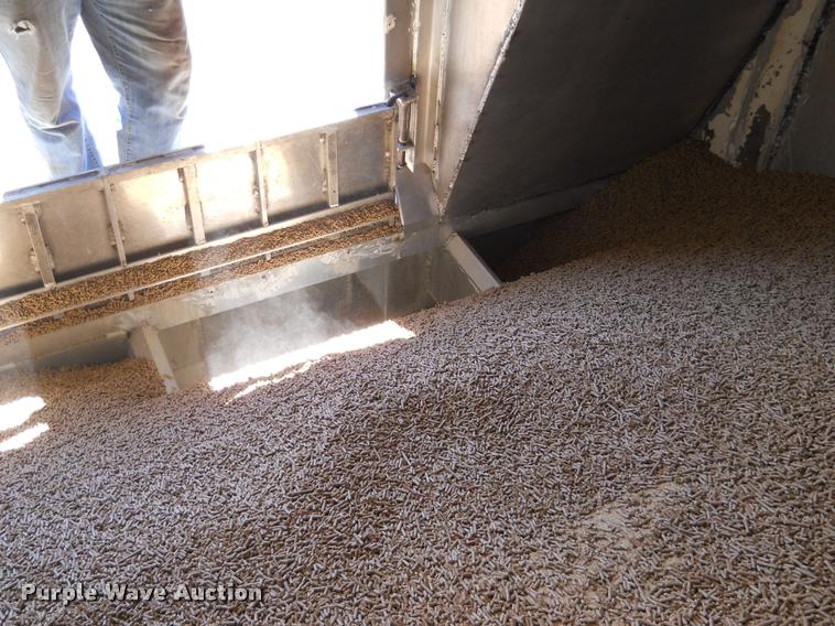 image for item DA4412 1995 Ledwell feed delivery trailer