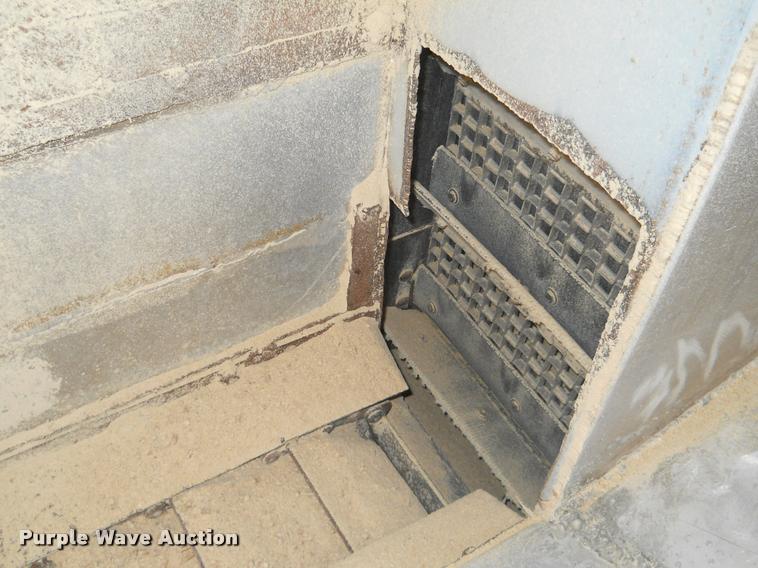 image for item DA4412 1995 Ledwell feed delivery trailer