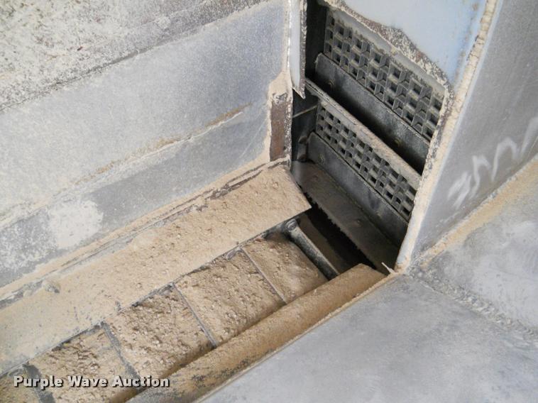 image for item DA4412 1995 Ledwell feed delivery trailer