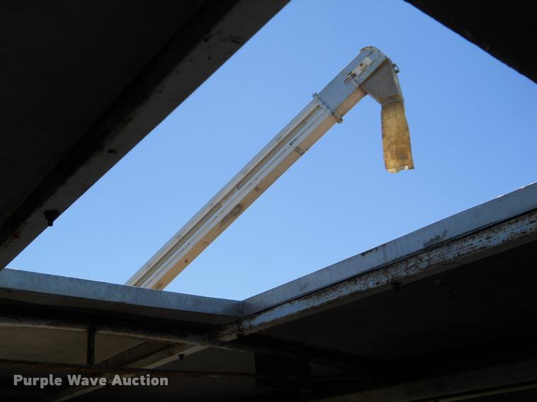 image for item DA4412 1995 Ledwell feed delivery trailer