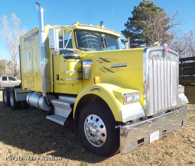 image for item DA5015 2004 Kenworth W900 semi truck