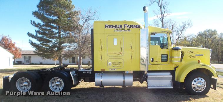 image for item DA5015 2004 Kenworth W900 semi truck