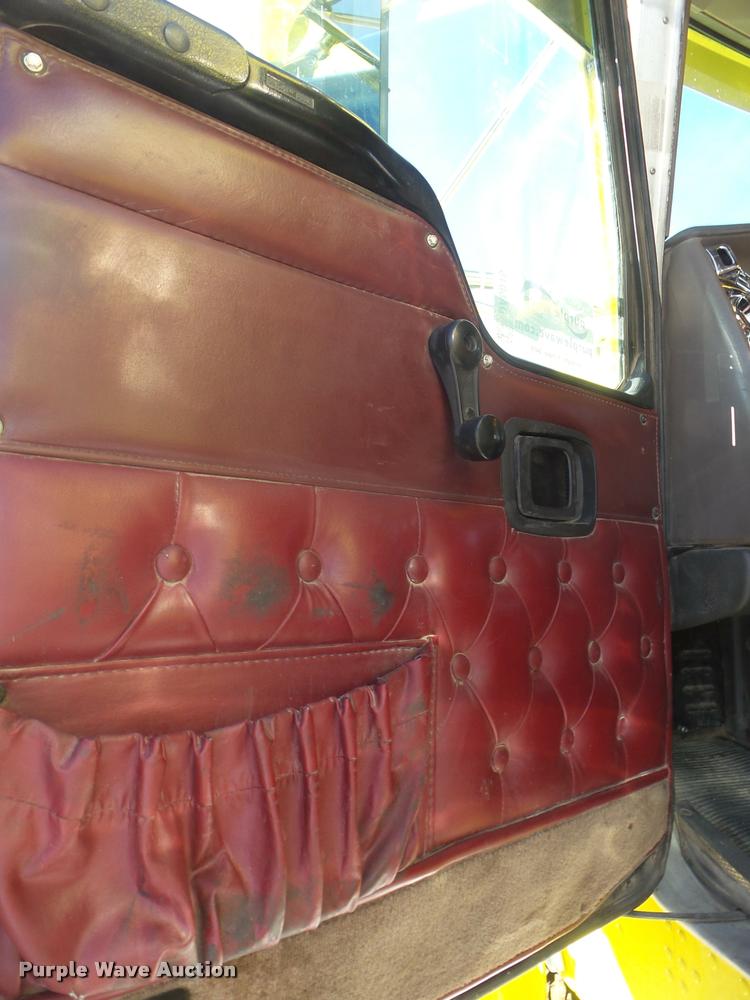 image for item DA5015 2004 Kenworth W900 semi truck