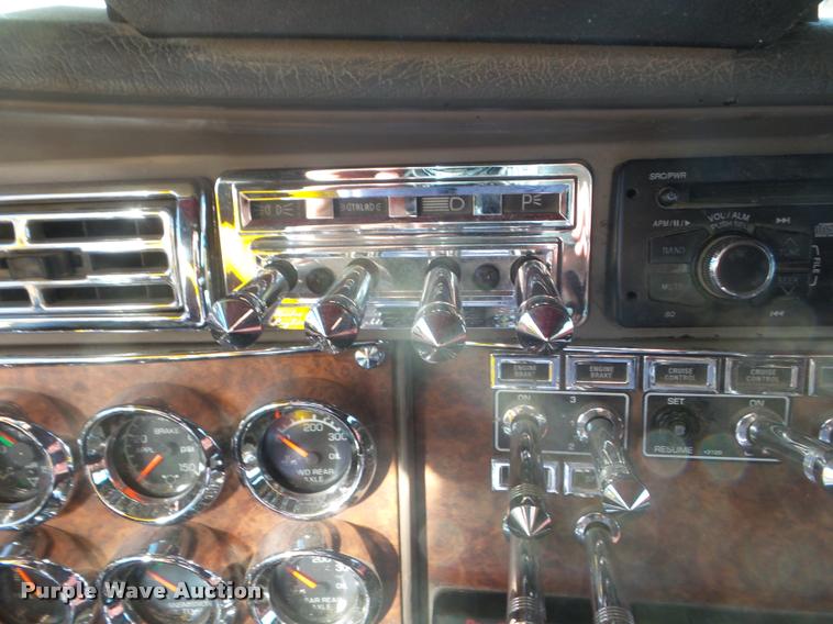 image for item DA5015 2004 Kenworth W900 semi truck