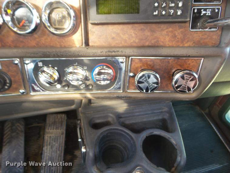 image for item DA5015 2004 Kenworth W900 semi truck