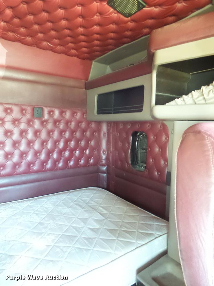 image for item DA5015 2004 Kenworth W900 semi truck