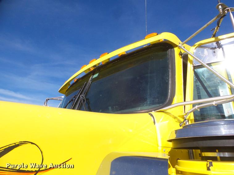 image for item DA5015 2004 Kenworth W900 semi truck