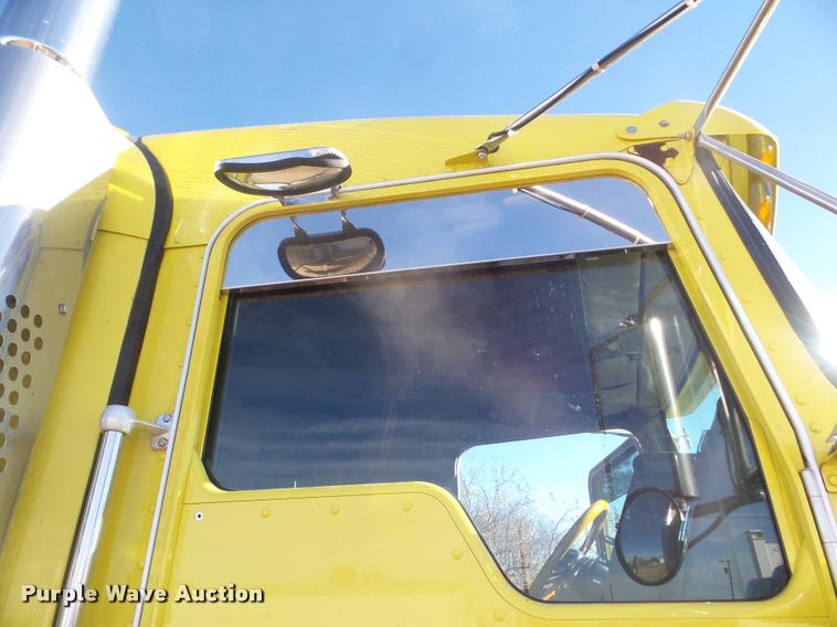 image for item DA5015 2004 Kenworth W900 semi truck