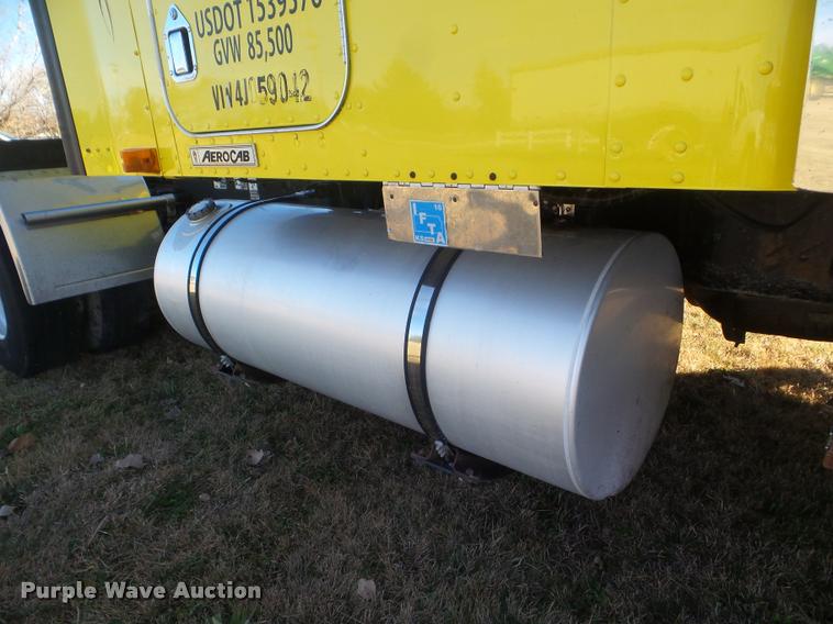 image for item DA5015 2004 Kenworth W900 semi truck