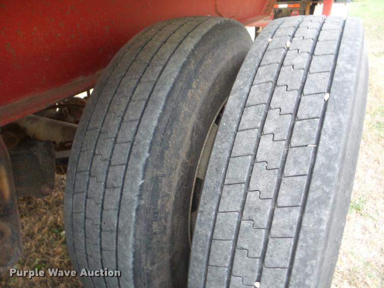 image for item DA5032 2006 Yellow X Trailers live bottom trailer