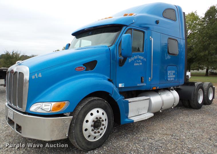 image for item DA8982 2003 Peterbilt 387 semi truck