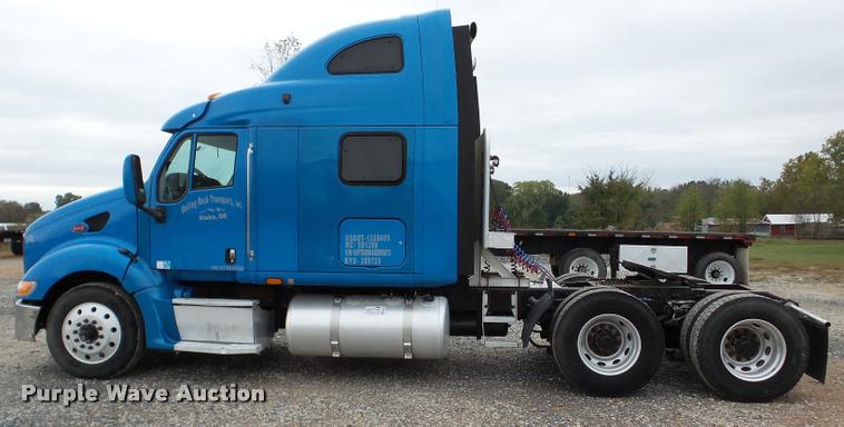 image for item DA8982 2003 Peterbilt 387 semi truck