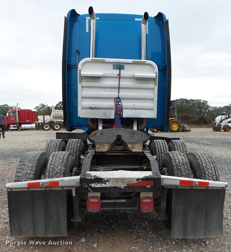 image for item DA8982 2003 Peterbilt 387 semi truck