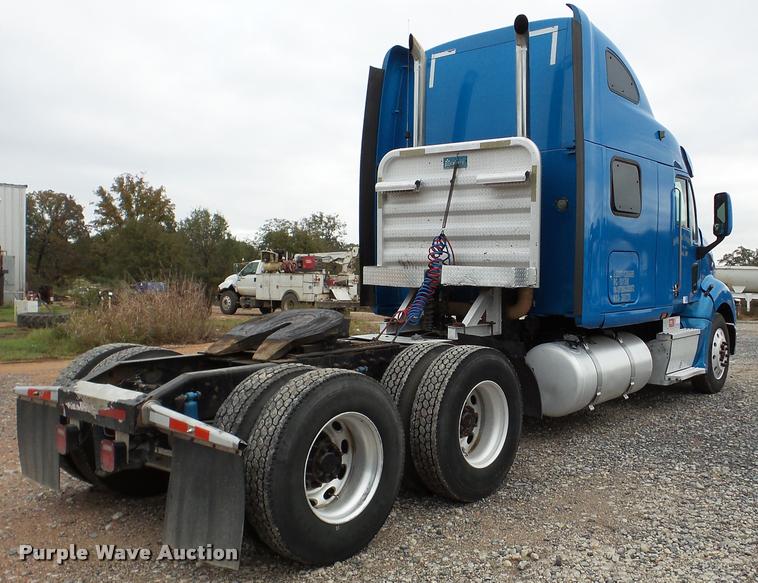 image for item DA8982 2003 Peterbilt 387 semi truck