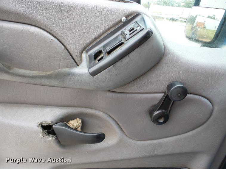 image for item DA8982 2003 Peterbilt 387 semi truck