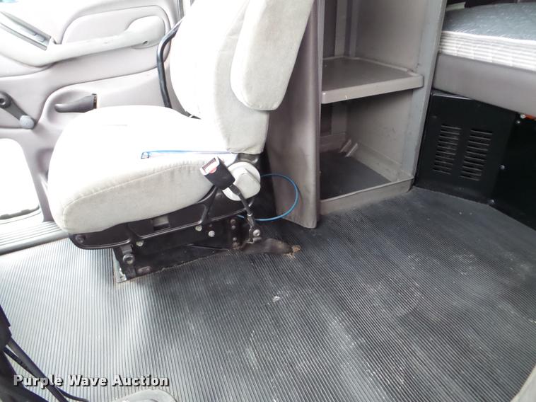 image for item DA8982 2003 Peterbilt 387 semi truck