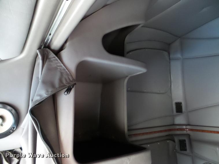 image for item DA8982 2003 Peterbilt 387 semi truck