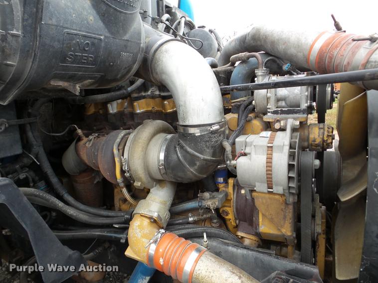 image for item DA8982 2003 Peterbilt 387 semi truck