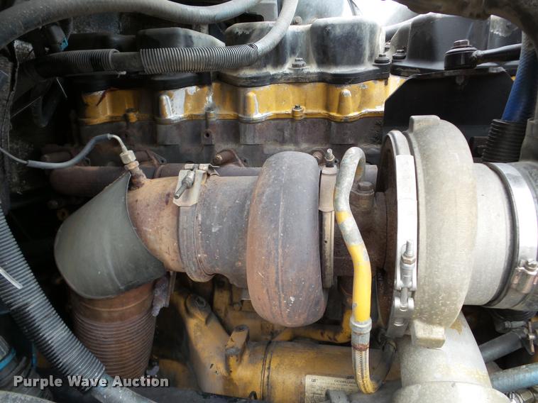 image for item DA8982 2003 Peterbilt 387 semi truck