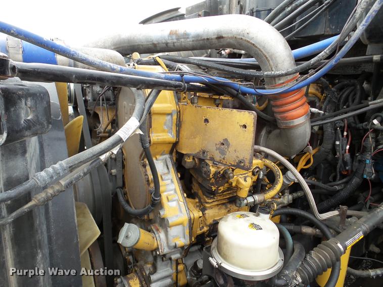 image for item DA8982 2003 Peterbilt 387 semi truck