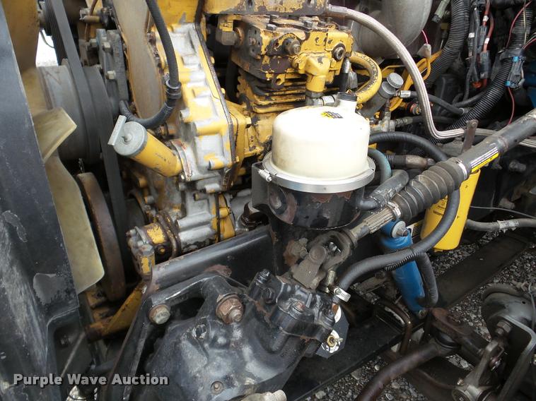 image for item DA8982 2003 Peterbilt 387 semi truck