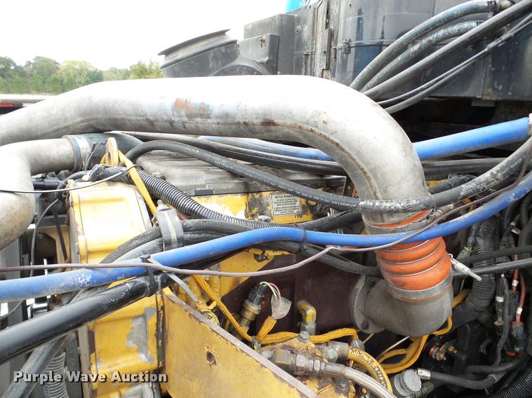 image for item DA8982 2003 Peterbilt 387 semi truck