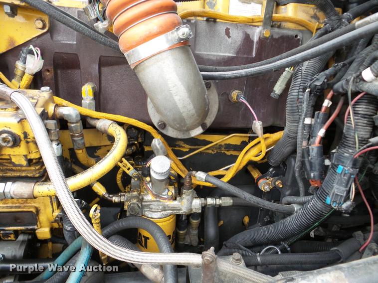 image for item DA8982 2003 Peterbilt 387 semi truck