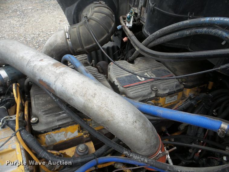 image for item DA8982 2003 Peterbilt 387 semi truck