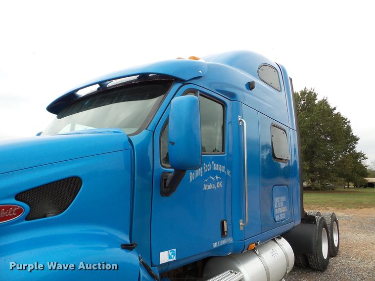 image for item DA8982 2003 Peterbilt 387 semi truck
