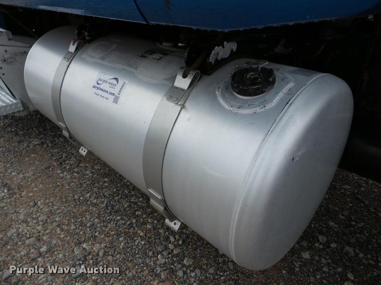 image for item DA8982 2003 Peterbilt 387 semi truck