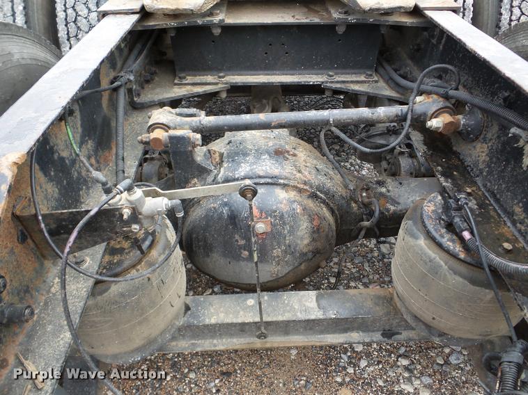 image for item DA8982 2003 Peterbilt 387 semi truck