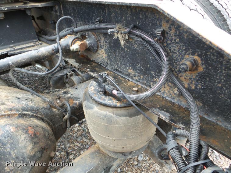 image for item DA8982 2003 Peterbilt 387 semi truck