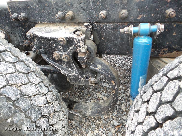 image for item DA8982 2003 Peterbilt 387 semi truck