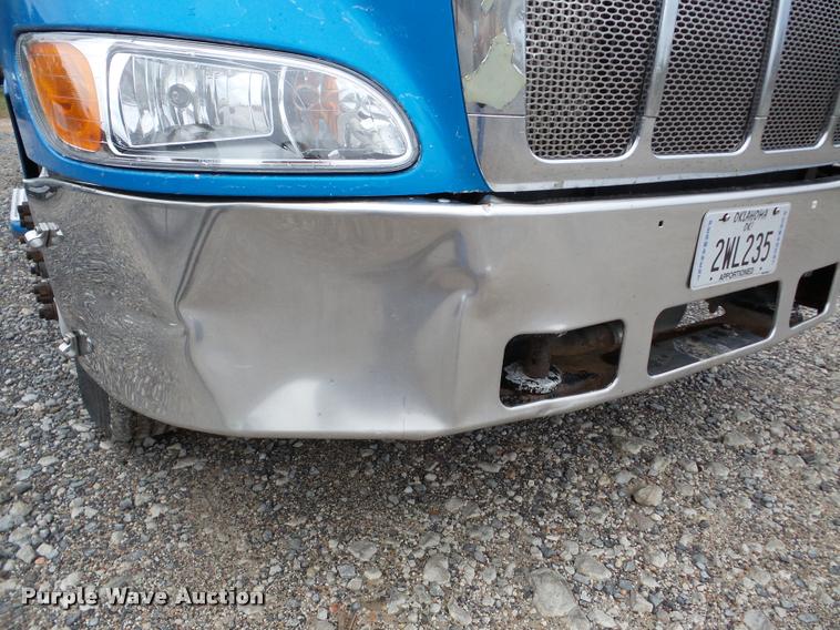 image for item DA8982 2003 Peterbilt 387 semi truck