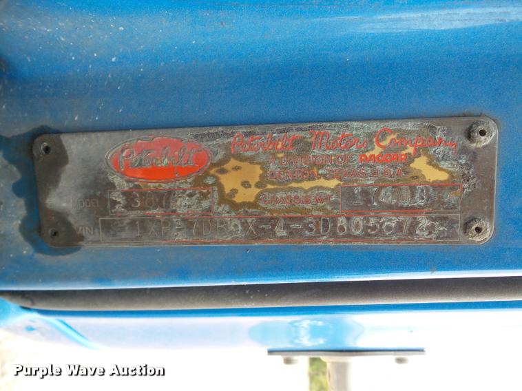 image for item DA8982 2003 Peterbilt 387 semi truck