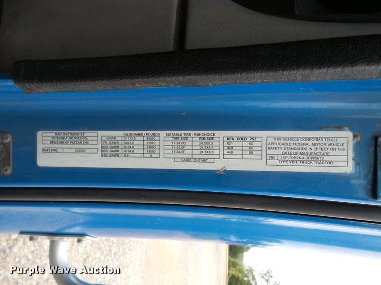 image for item DA8982 2003 Peterbilt 387 semi truck