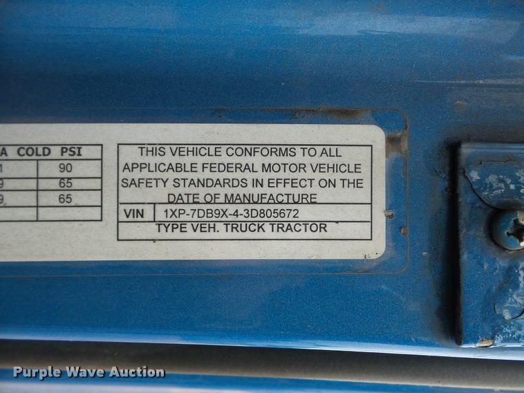 image for item DA8982 2003 Peterbilt 387 semi truck