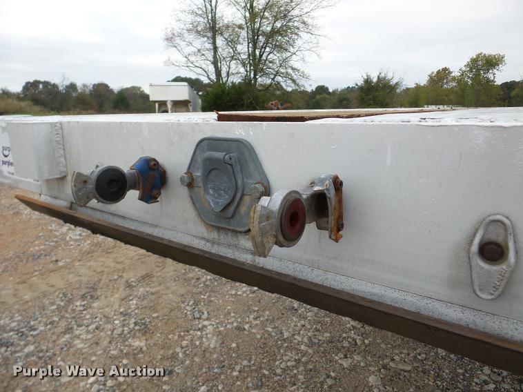 image for item DA8985 1995 Benson flatbed trailer