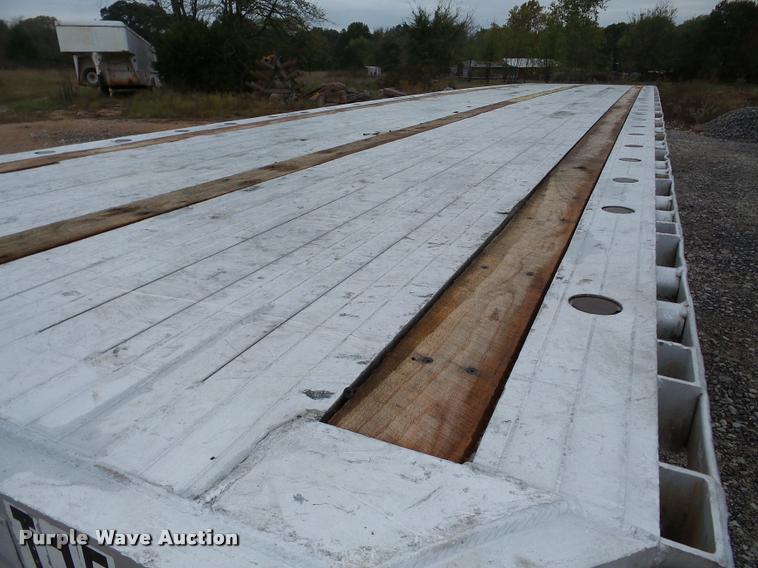 image for item DA8985 1995 Benson flatbed trailer